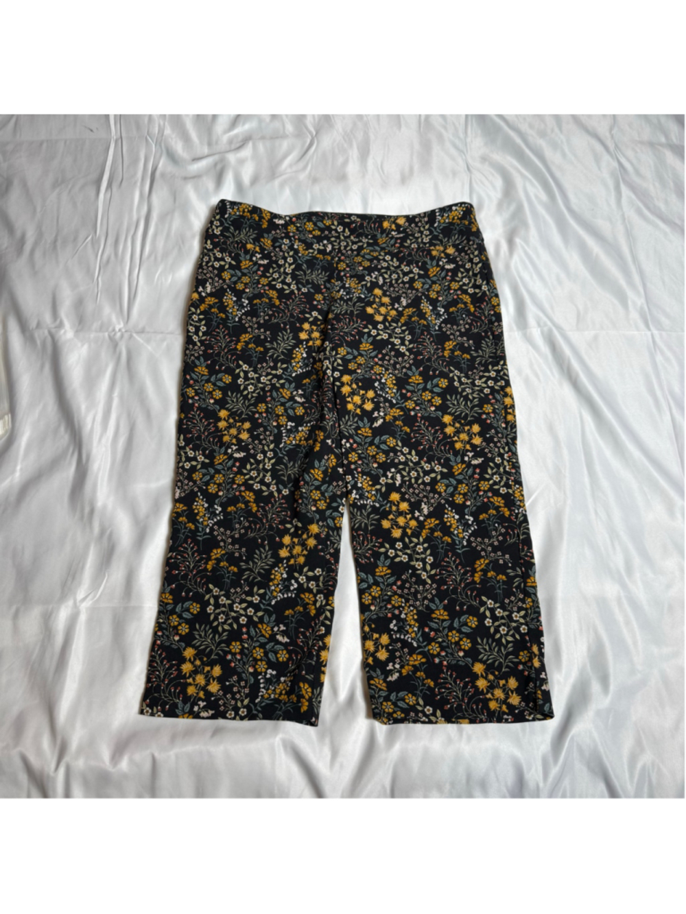 Women's Counterparts Floral Cropped Pants Black Yellow Size 8P